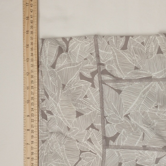 Athleta Womens Leggings Sz M Palms Up for Anything White Grey Pockets Workout - Picture 6 of 8